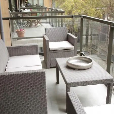 Luxury Center Two-bedroom With Private Parking *non Smoking* Rotterdam