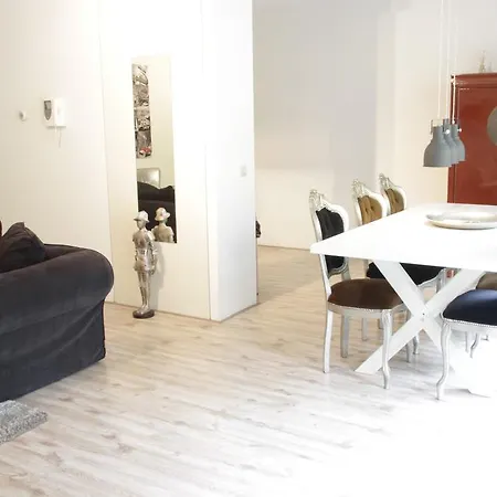 Luxury Center Two-bedroom With Private Parking *non Smoking* Rotterdam