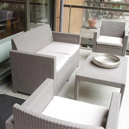 Luxury Center Two-bedroom With Private Parking *non Smoking* Apartment