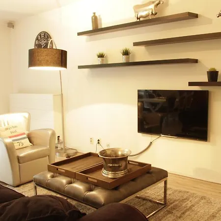 Luxury Center Two-bedroom With Private Parking *non Smoking* Rotterdam