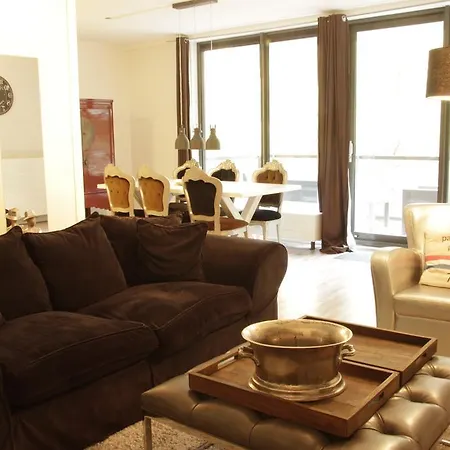 Luxury Center Two-bedroom With Private Parking *non Smoking* Apartment *