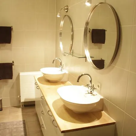 Luxury Center Two-bedroom With Private Parking *non Smoking* *