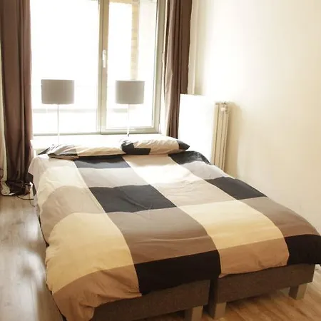 Luxury Center Two-bedroom With Private Parking *non Smoking*
